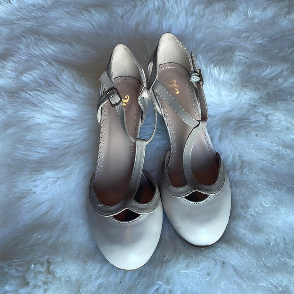 Journee collection Olina Pump in Beige size 8.5. Never worn